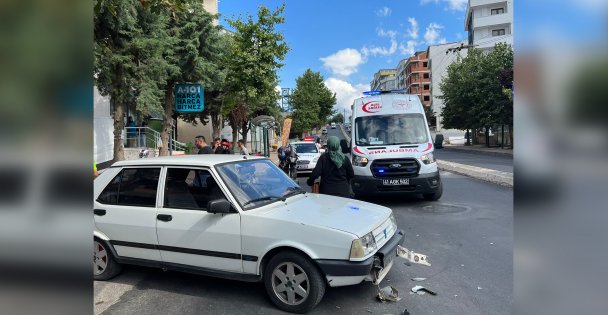 Gebze'de otomobille çarpışan motosikletin sürücüsü yaralandı