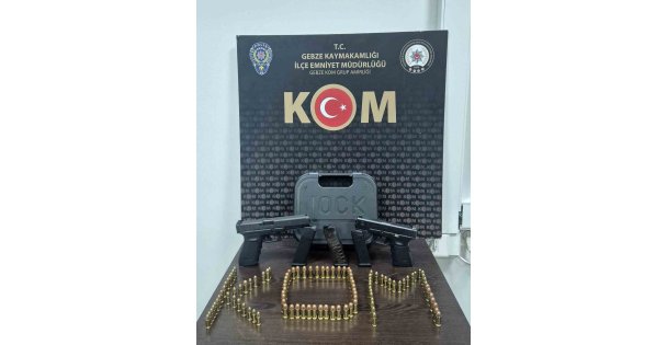 Gebzede ruhsatsız silah ve change araç operasyonu