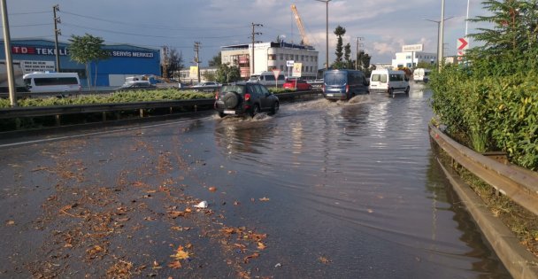 Gebze'de sağanak etkili oldu