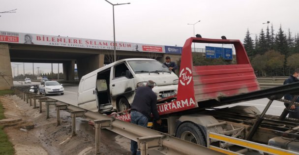 Gebze'de seyir halindeki panelvanda çıkan yangın söndürüldü
