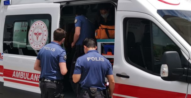Gebze'de silahının kazara ateş alması sonucu yaralanan esnaf hastaneye kaldırıldı
