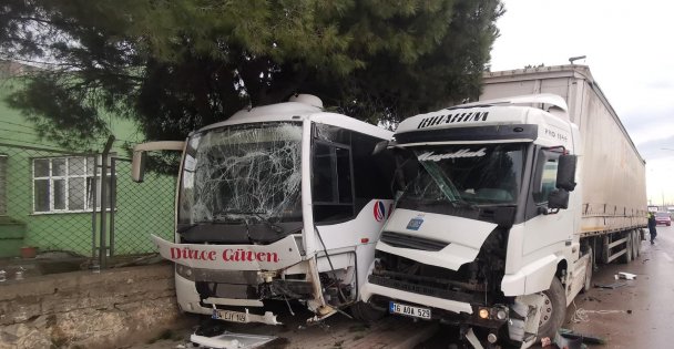 Gebze'de Trafik Kazası 2 Yaralı