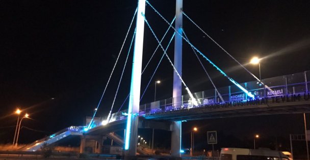 Gebze'de Üst Geçitler Işıldıyor