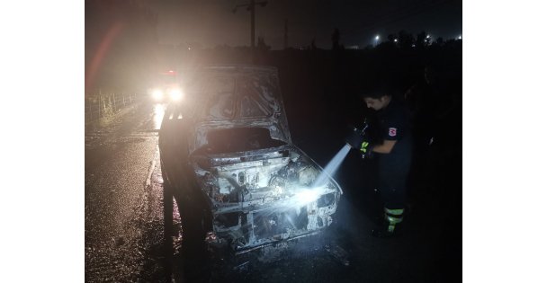 Gebze'de yanan otomobilde hasar oluştu