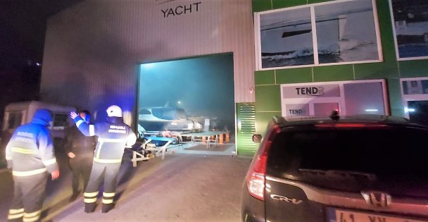 Gebze'de yat üretimi yapan fabrikada çıkan yangın söndürüldü