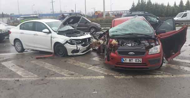 GEBZE'de zincirleme trafik kazası: 4 yaralı