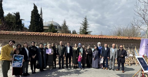 Gebzeli kadınlardan 'yapay zekalı şiir” sergisi…