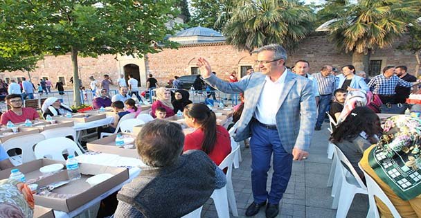 Gebzeliler büyük iftarda meydanda buluştu