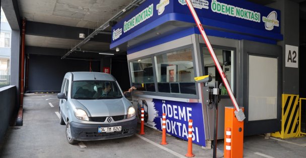 Gebze'nin katlı otoparkı hizmete başladı