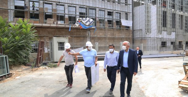 Gebze'nin spor merkezinde çalışmalar sürüyor