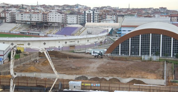 Gebze'nin Yeni Futbol Sahasında Yoğun Çalışma