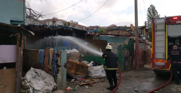 Gecekonduda çıkan yangın hasara neden oldu