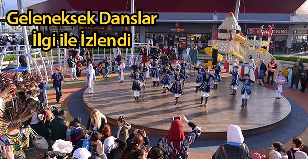 Geleneksek Danslar İlgi ile İzlendi