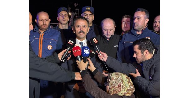 Gemiden tahliye edilen 25 personel tedbiren hastaneye götürüldü