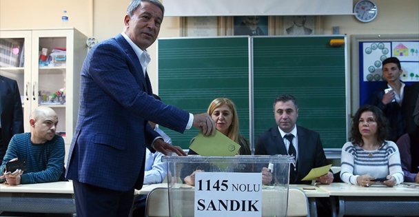 Genelkurmay Başkanı Orgeneral Akar oyunu kullandı