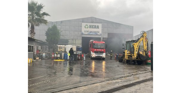 Geri Dönüşüm Fabrikasında Çıkan Yangın Söndürüldü
