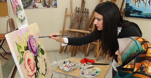 Gesmek'te kursiyerdi şimdi öğretmen