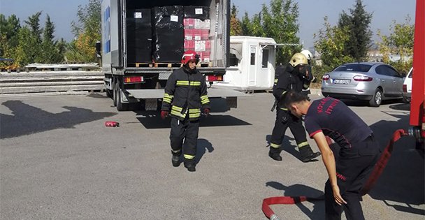 Gıda yüklü kamyonda yangın