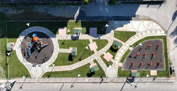 GÖLCÜK BELEDİYESİ İLÇEYE YENİ PARKLAR KAZANDIRIYOR