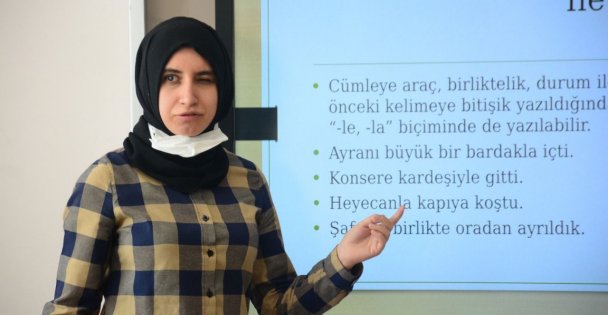 Gönül gözü ile öğrencilerini eğitiyor, görme engelli öğretmenin müthiş azmi