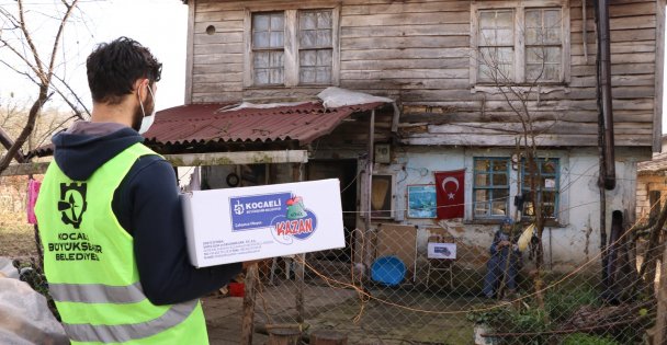 Gönüller Kazanılıyor,  Evlere Sıcak Yemek Gidiyor