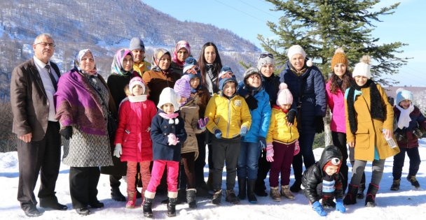 Görme engelli öğrenciler karın keyfini çıkardı