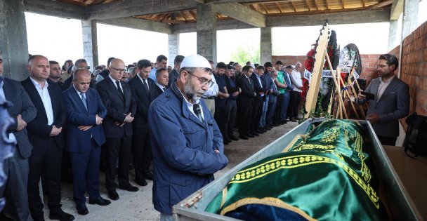 GTÜ Rektörü Babasını Son Yolculuğuna Uğurladı