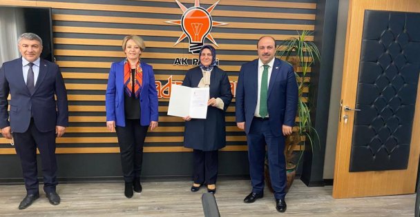 Gülay Artut, Mazbatasını Aldı