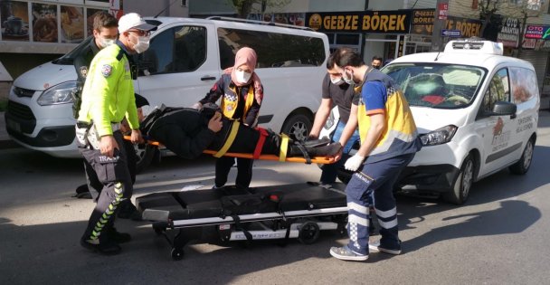 Hafif Ticari Araçla Çarpışan Motosikletin Sürücüsü Yaralandı