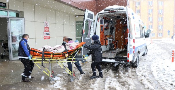 Hastalar Belediyenin Ulaşım Hizmetiyle Hastaneye Götürülüyor