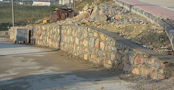 Hastane yoluna istinat duvarı!