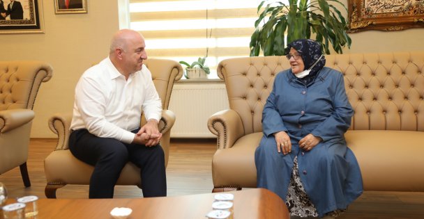 HAYIRSEVER KADRİYE GÜMÜŞ, DARICA BELEDİYESİ'NE BAĞIŞTA BULUNDU