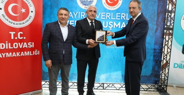 Hayırseverlere Vefa Plaketi