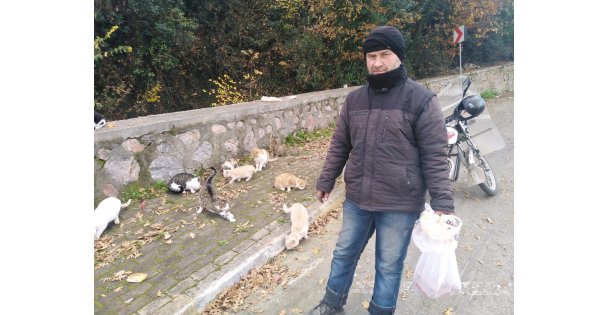 Hayvan sevgisiyle çevresine örnek oluyor