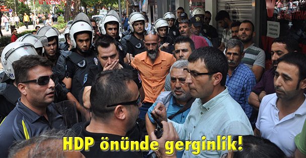 HDP önünde gerginlik!