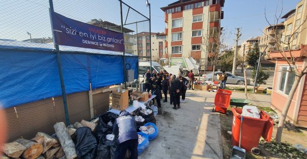 Hem arama kurtarmada hem de aşevi hizmetinde görev başındalar