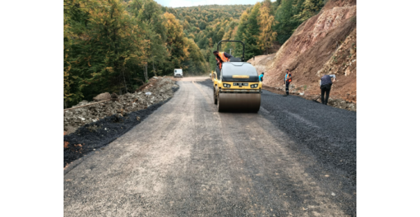 Heyelanla Bozulan Yol  Sağlamlaştırılarak Asfaltlandı