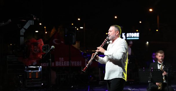 Hüsnü Şenlendirici Klarnetini Afetzedeler İçin İzmit'te Çalacak