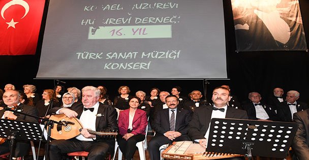 Huzurevi korosundan anlamlı konser