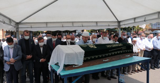 İbrahim Karaosmanoğlu'nun Annesi Toprağa Verildi