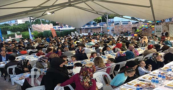 İHH Gebze Yetimler Yararına İftar Verdi
