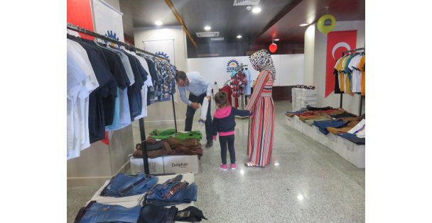 İhtiyaç  sahibinin yanındalar