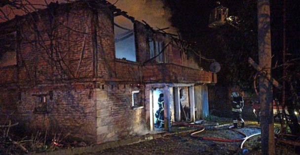 İki Katlı Ev Küle Döndü