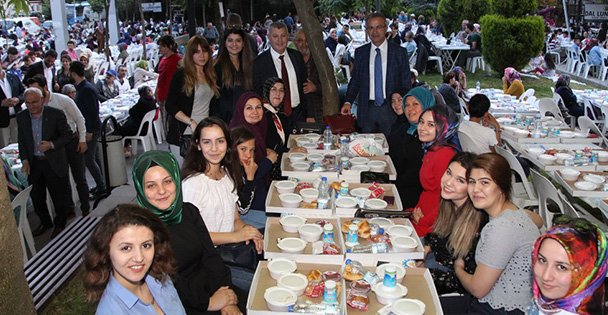 İki mahalleyi buluşturan iftar