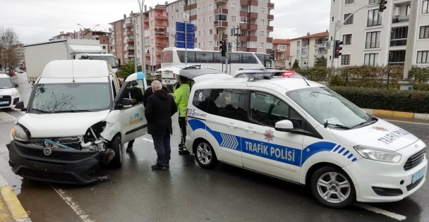 İki otomobil çarpıştı: 1 yaralı