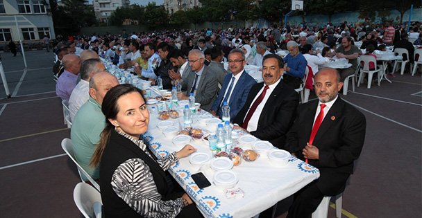 İlk iftar sofrası Arapçeşme'de kuruldu