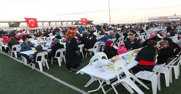 İlk iftar sofrası Mollafenari'de kuruldu