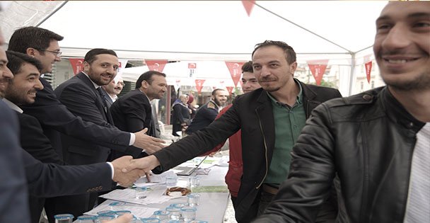 İmza kuyruğu bu gün de devam ediyor