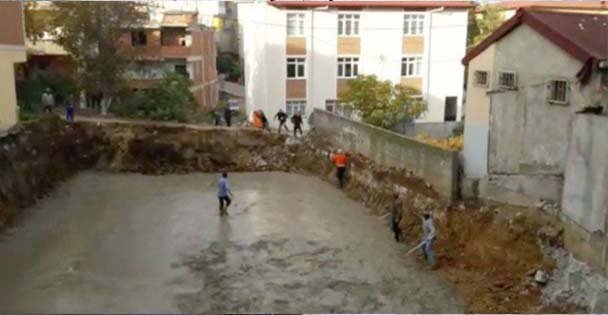 İnşaatta 8 kişi birbirine girdi