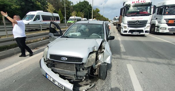 İş Makinesi İle Çarpışan Otomobilin Sürücüsü Yaralandı